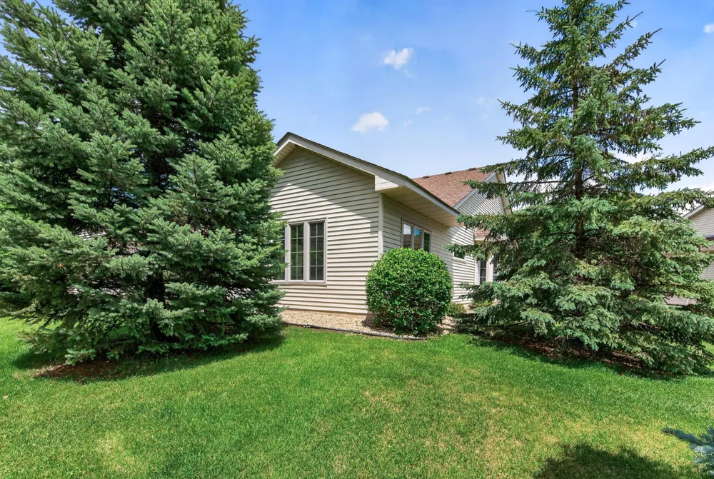 313 Summer Place E Maplewood, MN 55117