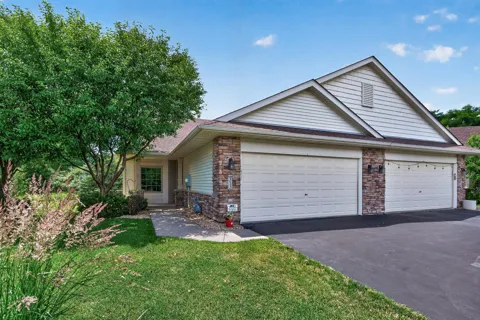 313 Summer Place E