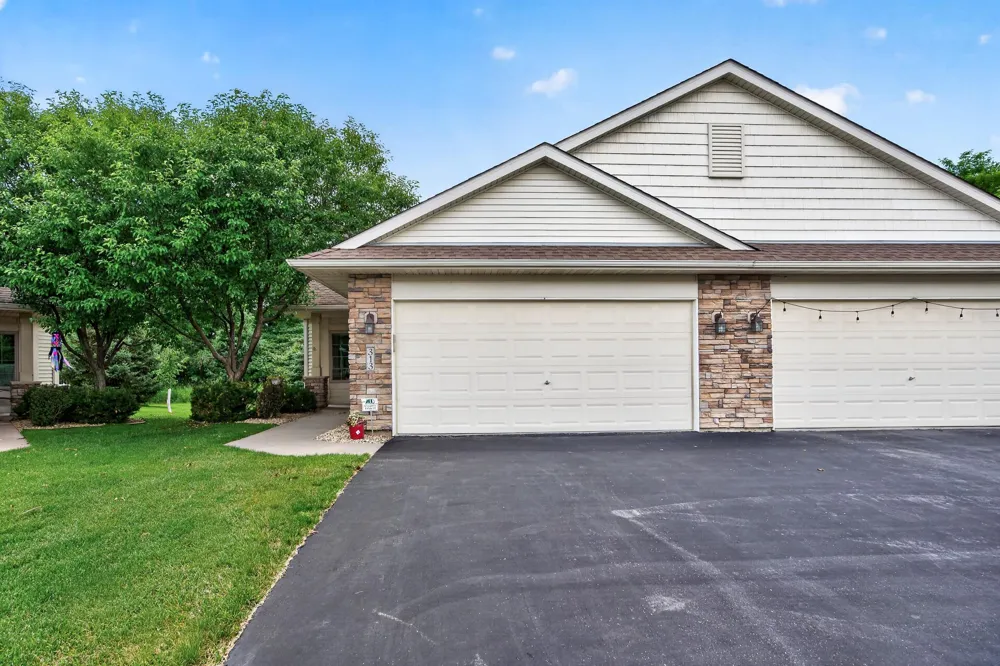 313 Summer Place E Maplewood, MN 55117