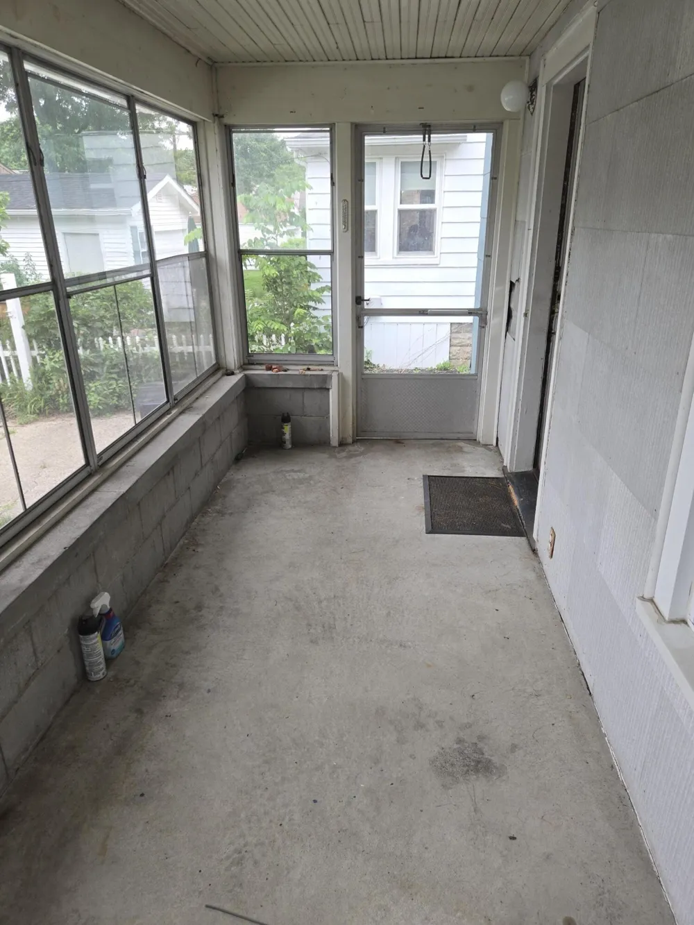 917 Forestdale Road Royal Oak City, MI 48067