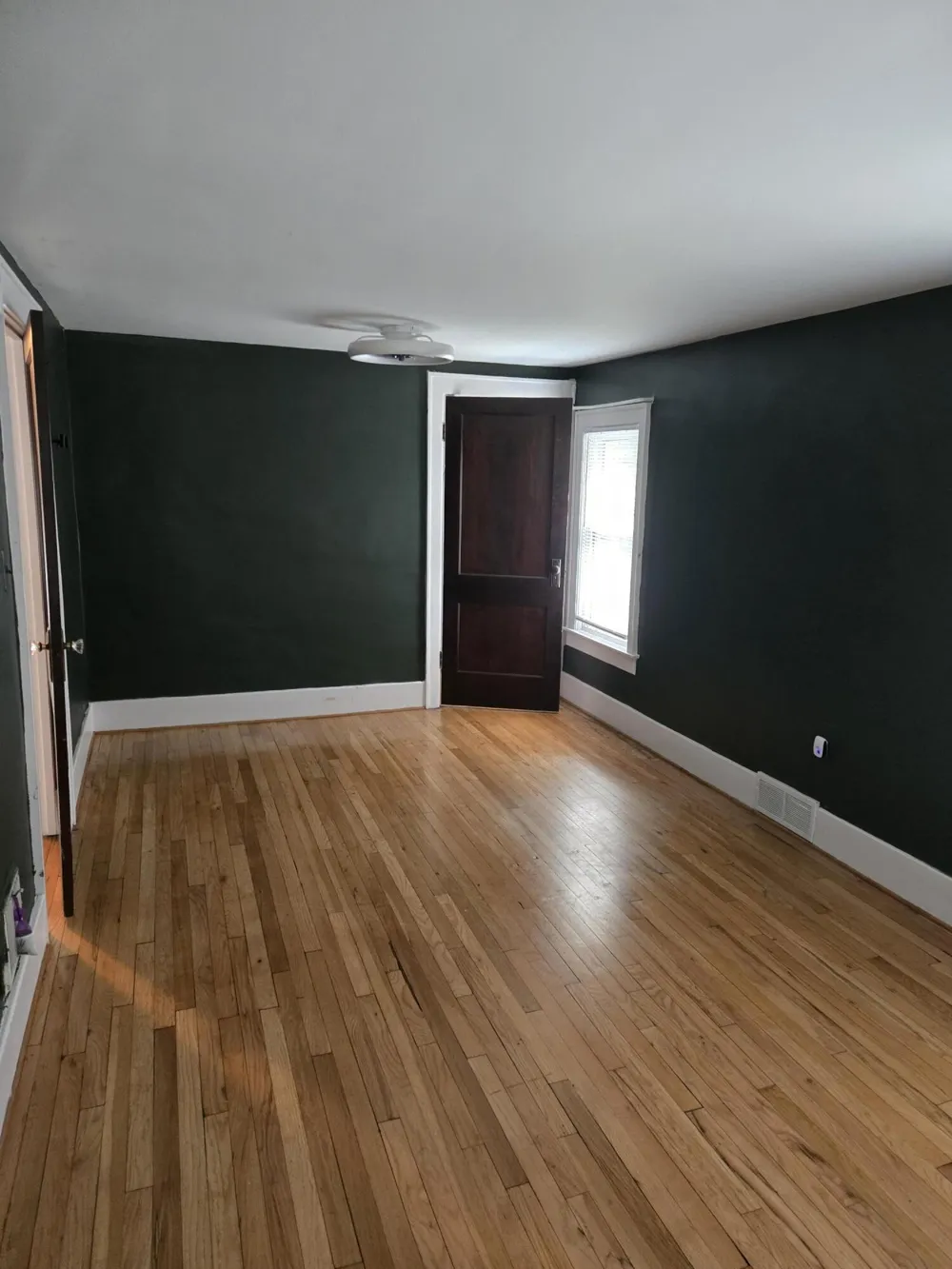 917 Forestdale Road Royal Oak City, MI 48067