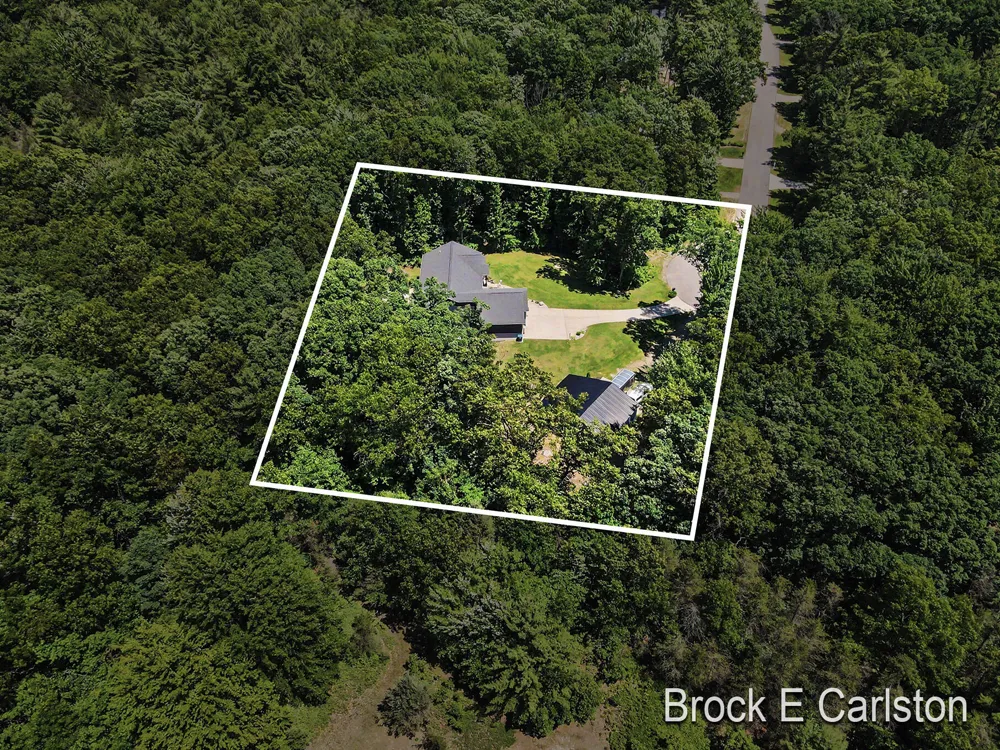 1294 Tall Tree Lane Laketon Township, MI 49445