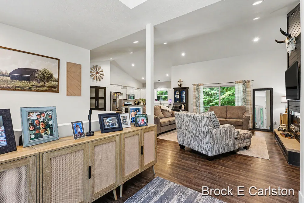 1294 Tall Tree Lane Laketon Township, MI 49445