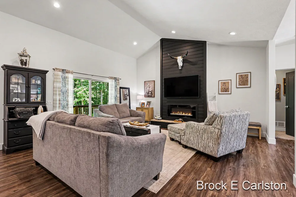 1294 Tall Tree Lane Laketon Township, MI 49445