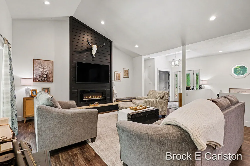 1294 Tall Tree Lane Laketon Township, MI 49445