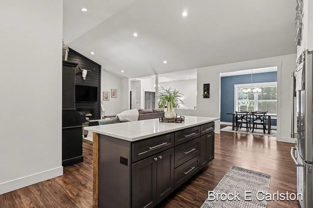 1294 Tall Tree Lane Laketon Township, MI 49445
