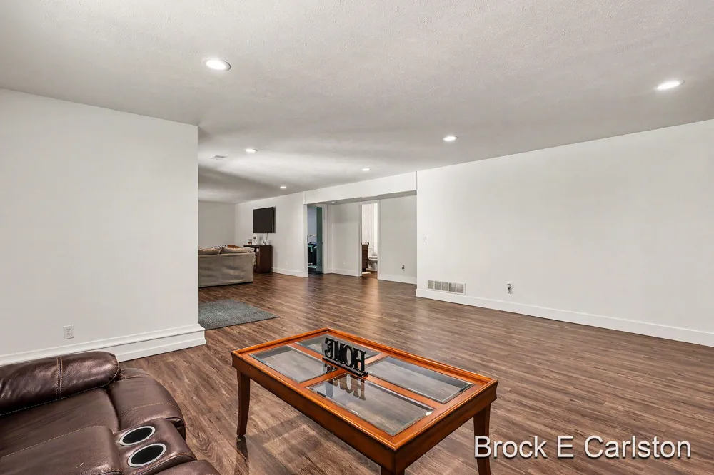 1294 Tall Tree Lane Laketon Township, MI 49445