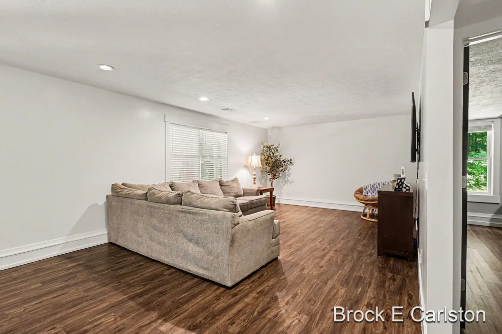 1294 Tall Tree Lane Laketon Township, MI 49445