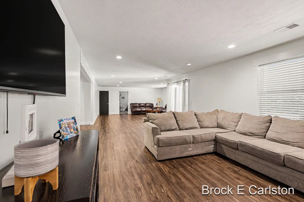 1294 Tall Tree Lane Laketon Township, MI 49445
