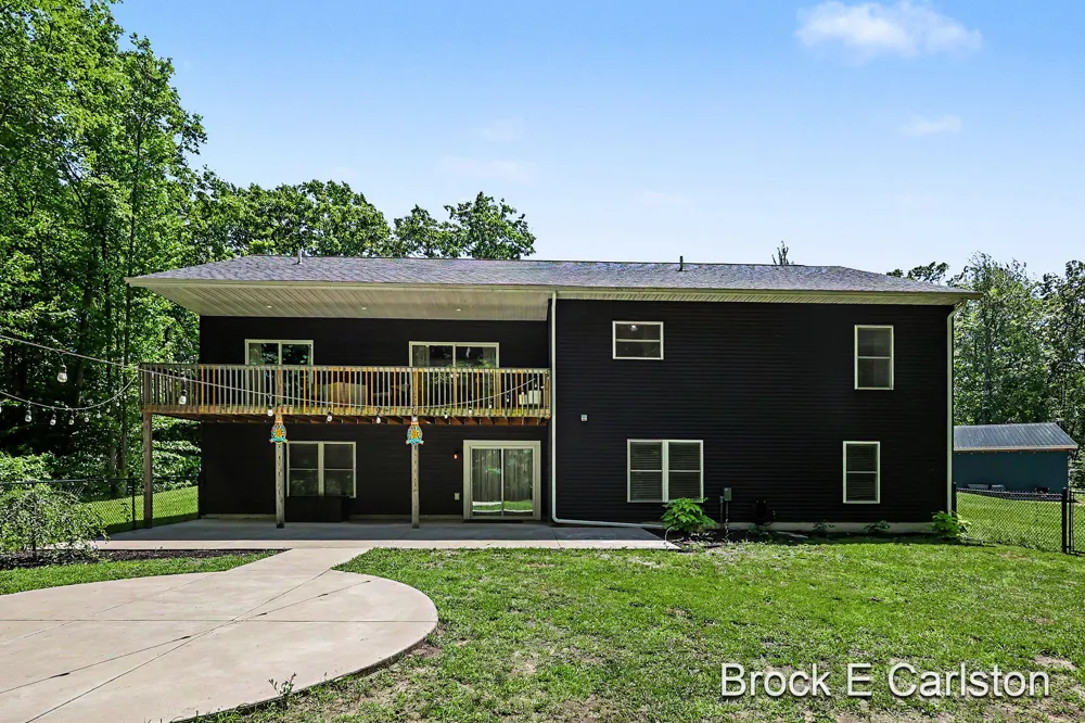 1294 Tall Tree Lane Laketon Township, MI 49445