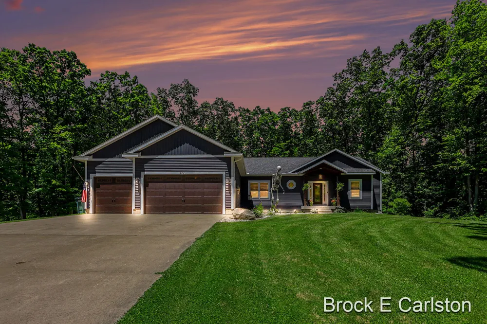 1294 Tall Tree Lane Laketon Township, MI 49445