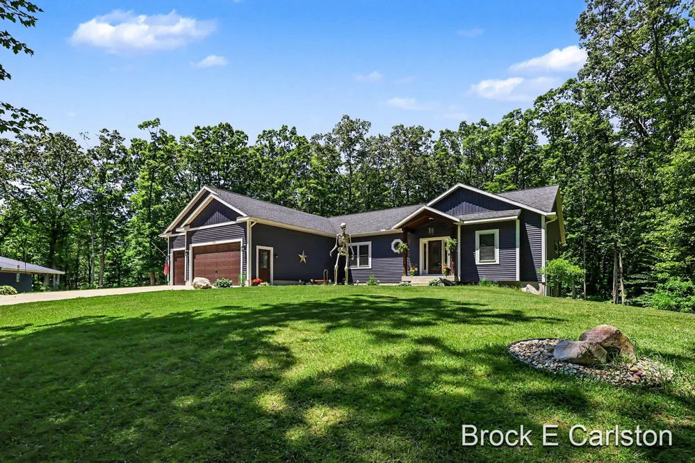 1294 Tall Tree Lane Laketon Township, MI 49445