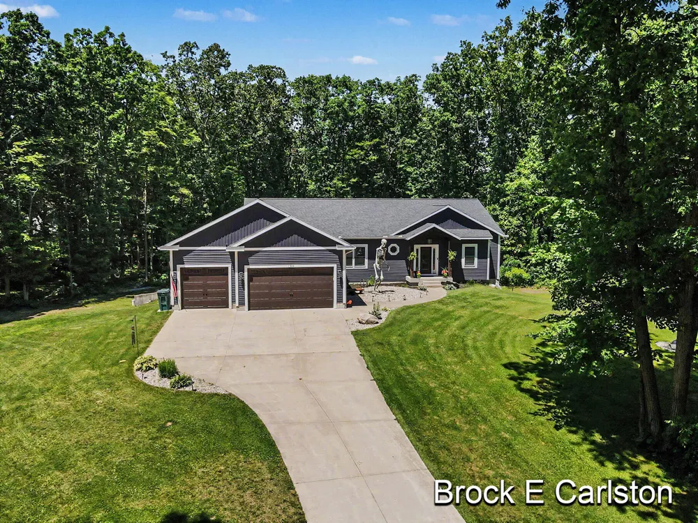 1294 Tall Tree Lane Laketon Township, MI 49445