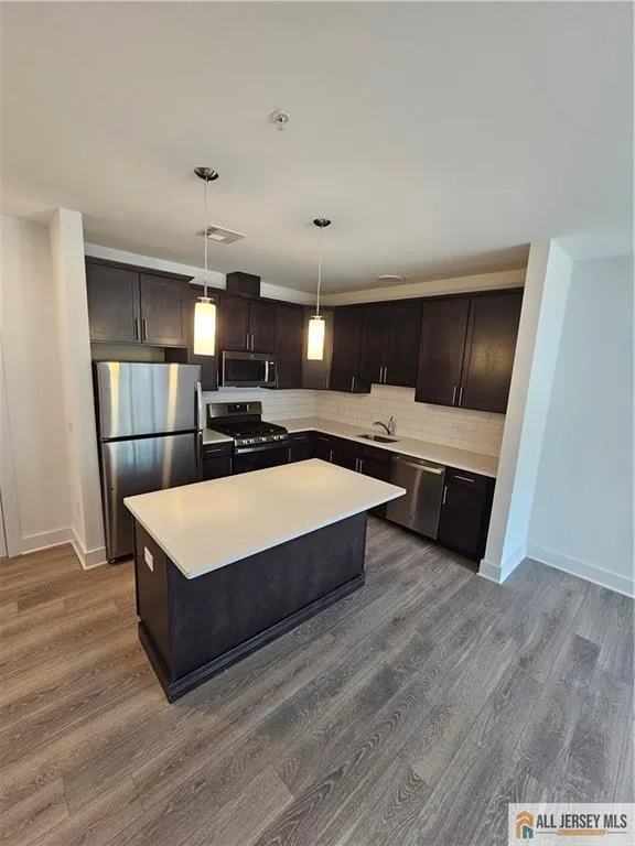 1025 Raritan Road #201 Clark, NJ 07066