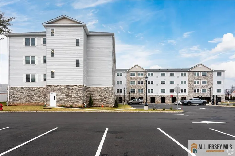 1025 Raritan Road #201 Clark, NJ 07066