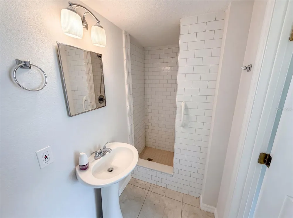 1604 PARK AVENUE Melbourne, FL 32901