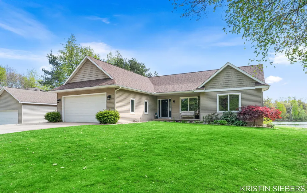 9760 Jade Drive Allendale, MI 49401