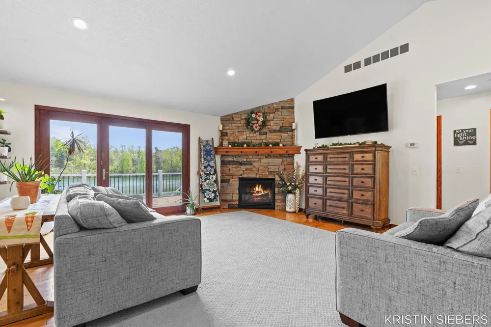 9760 Jade Drive Allendale, MI 49401
