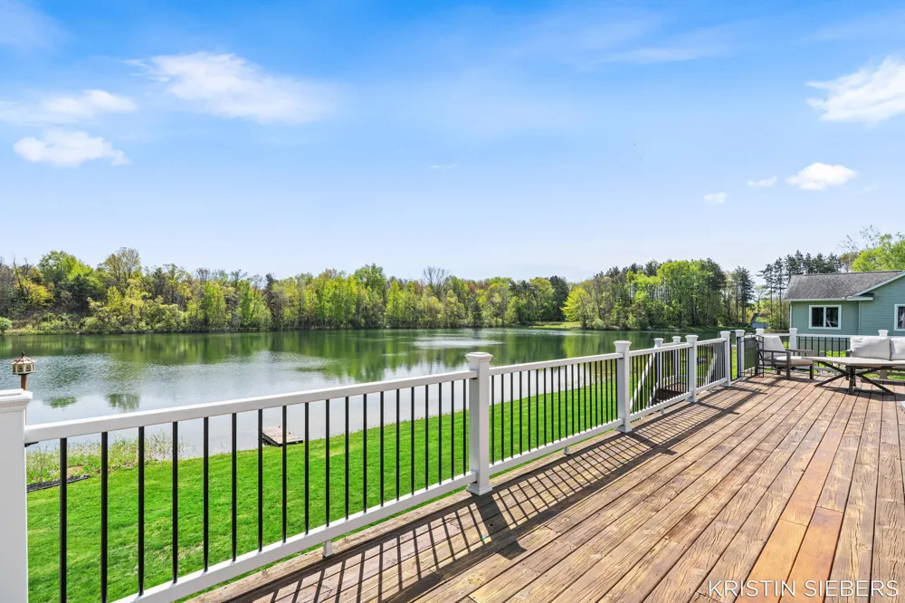 9760 Jade Drive Allendale, MI 49401