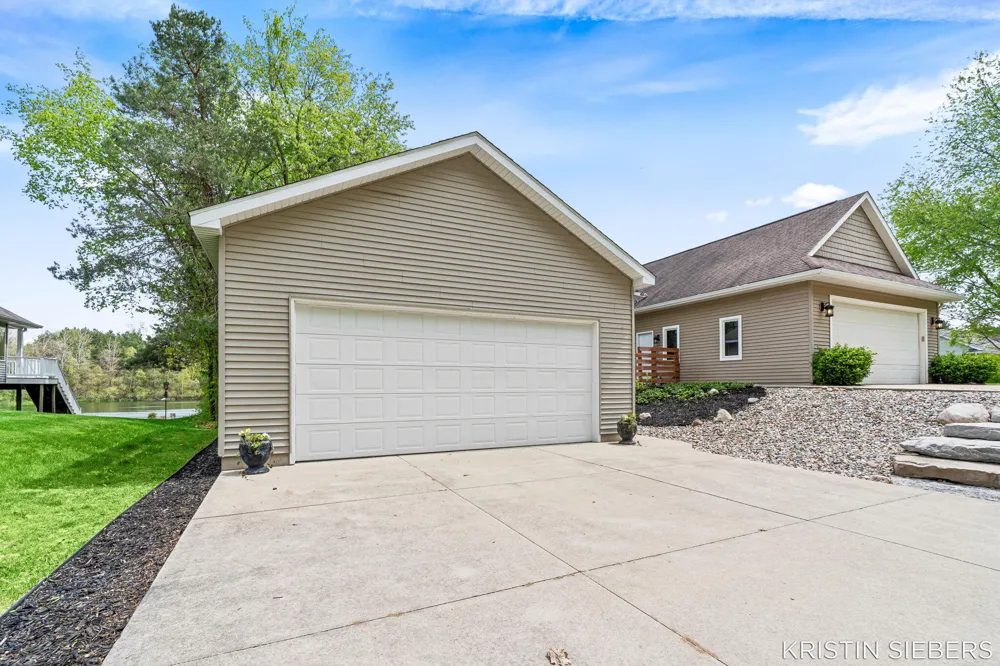 9760 Jade Drive Allendale, MI 49401