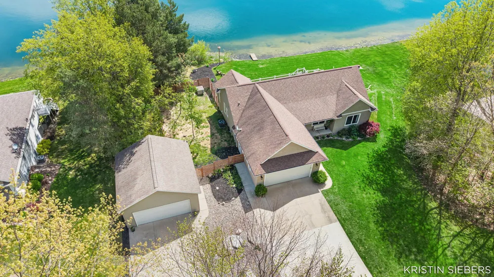 9760 Jade Drive Allendale, MI 49401
