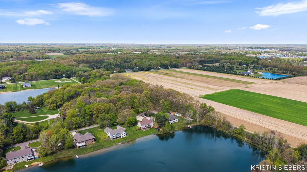 9760 Jade Drive Allendale, MI 49401