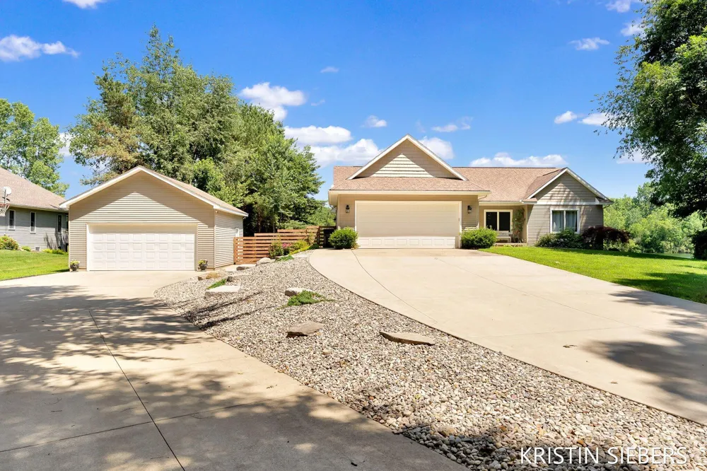 9760 Jade Drive Allendale, MI 49401