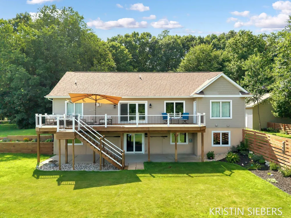 9760 Jade Drive Allendale, MI 49401