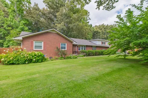 101 Crestwood Dr