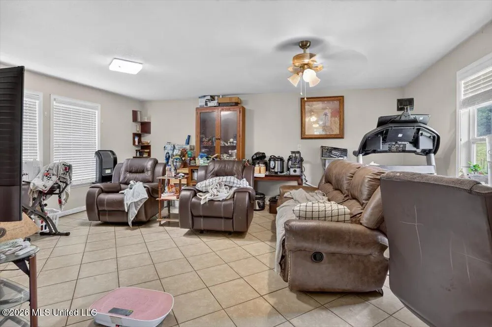 4668 Central Academy Road Sardis, MS 38666