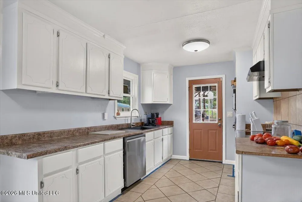 4668 Central Academy Road Sardis, MS 38666