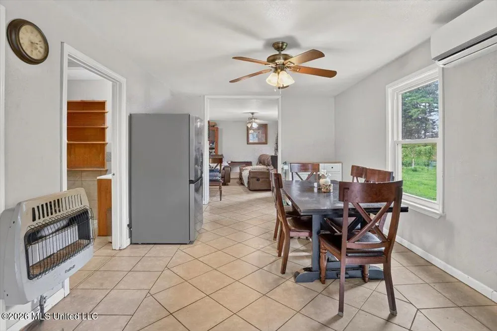 4668 Central Academy Road Sardis, MS 38666