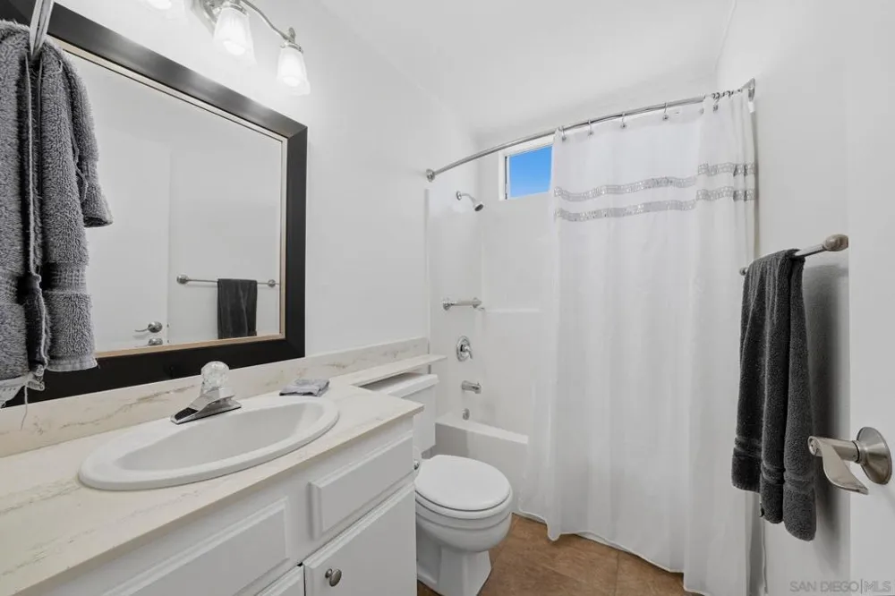 3003 Blue Oak Ct Spring Valley, CA 91978