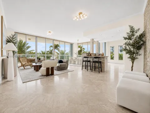 2645 S Bayshore Dr #304