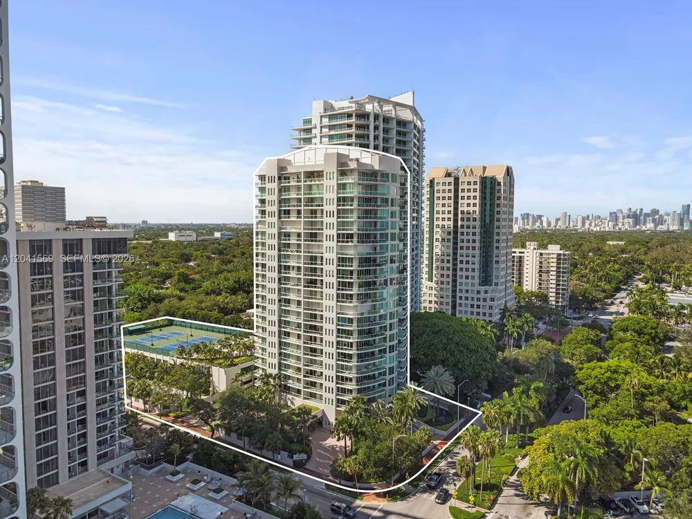 2645 S Bayshore Dr #304 Miami, FL 33133