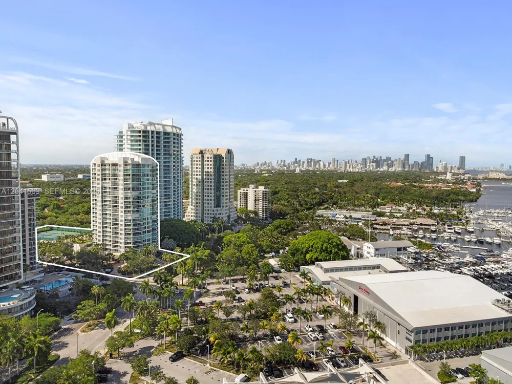 2645 S Bayshore Dr #304 Miami, FL 33133