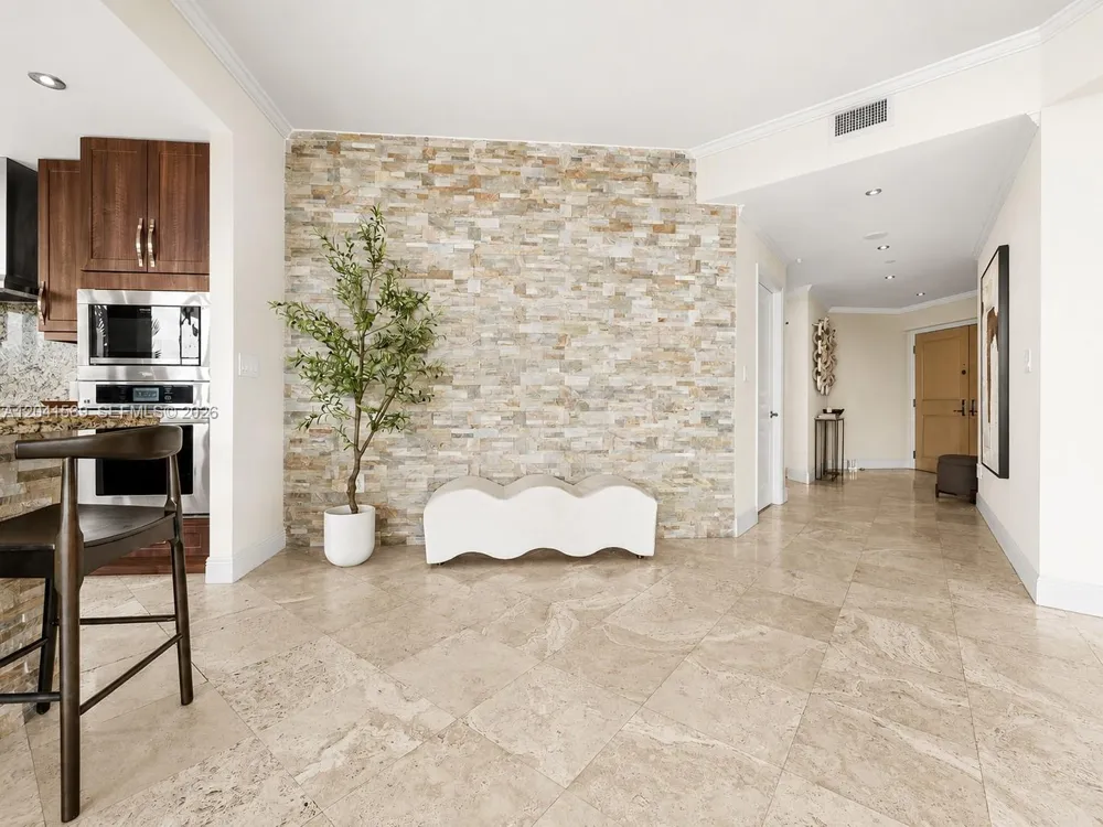 2645 S Bayshore Dr #304 Miami, FL 33133