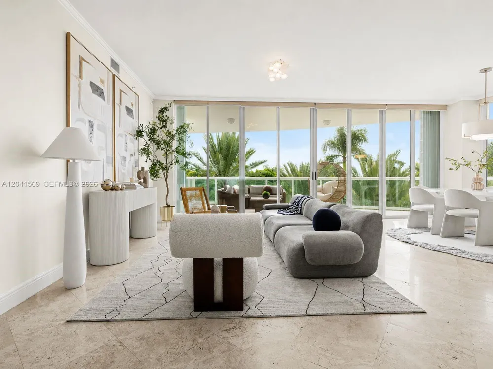 2645 S Bayshore Dr #304 Miami, FL 33133