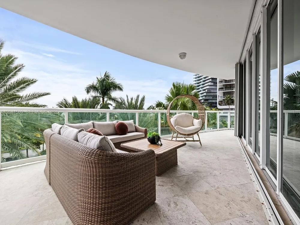 2645 S Bayshore Dr #304 Miami, FL 33133