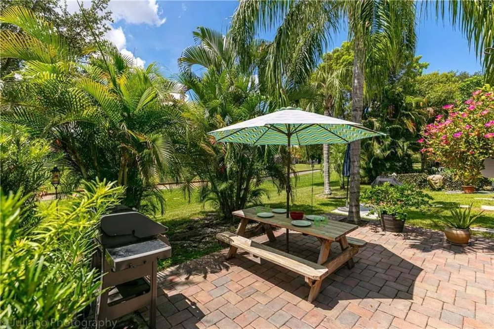 7610 Pinewalk Drive S #128 Margate, FL 33063