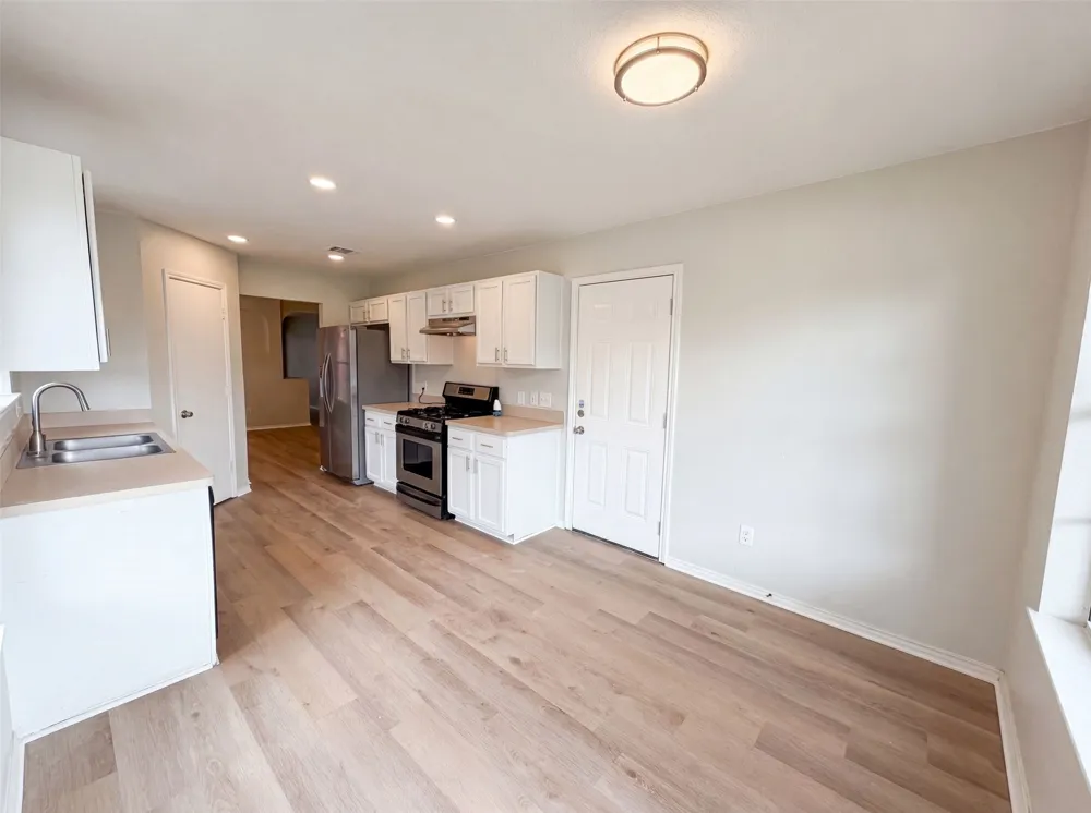 2026 Cardinal Lane Lewisville, TX 75077