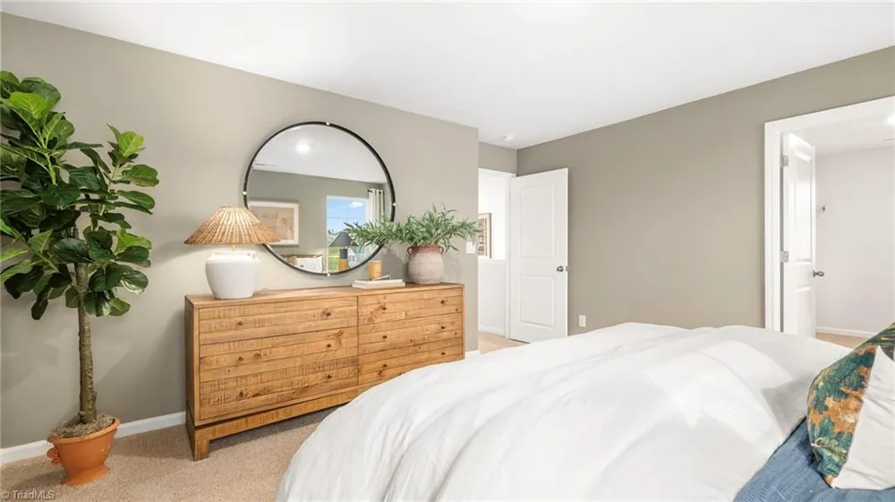 633 Beechwood Circle Thomasville, NC 27360