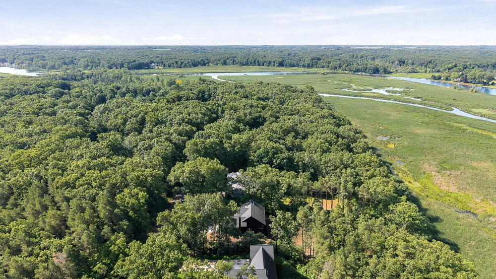 3126 Red Oak Drive Saugatuck, MI 49453