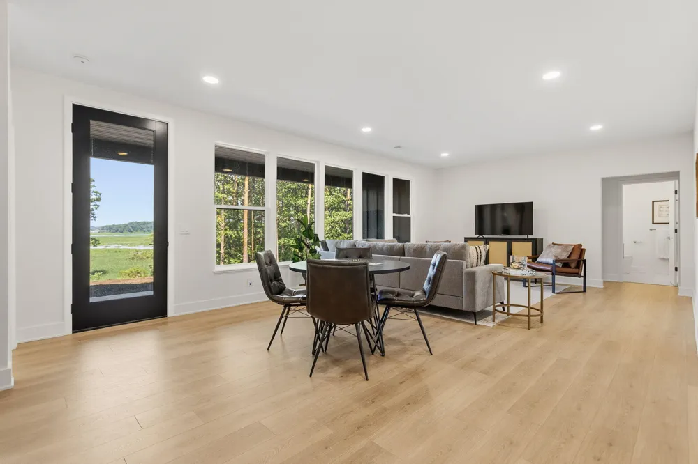 3126 Red Oak Drive Saugatuck, MI 49453