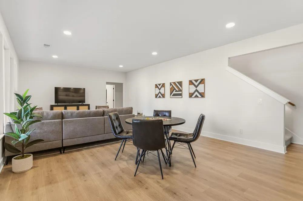 3126 Red Oak Drive Saugatuck, MI 49453