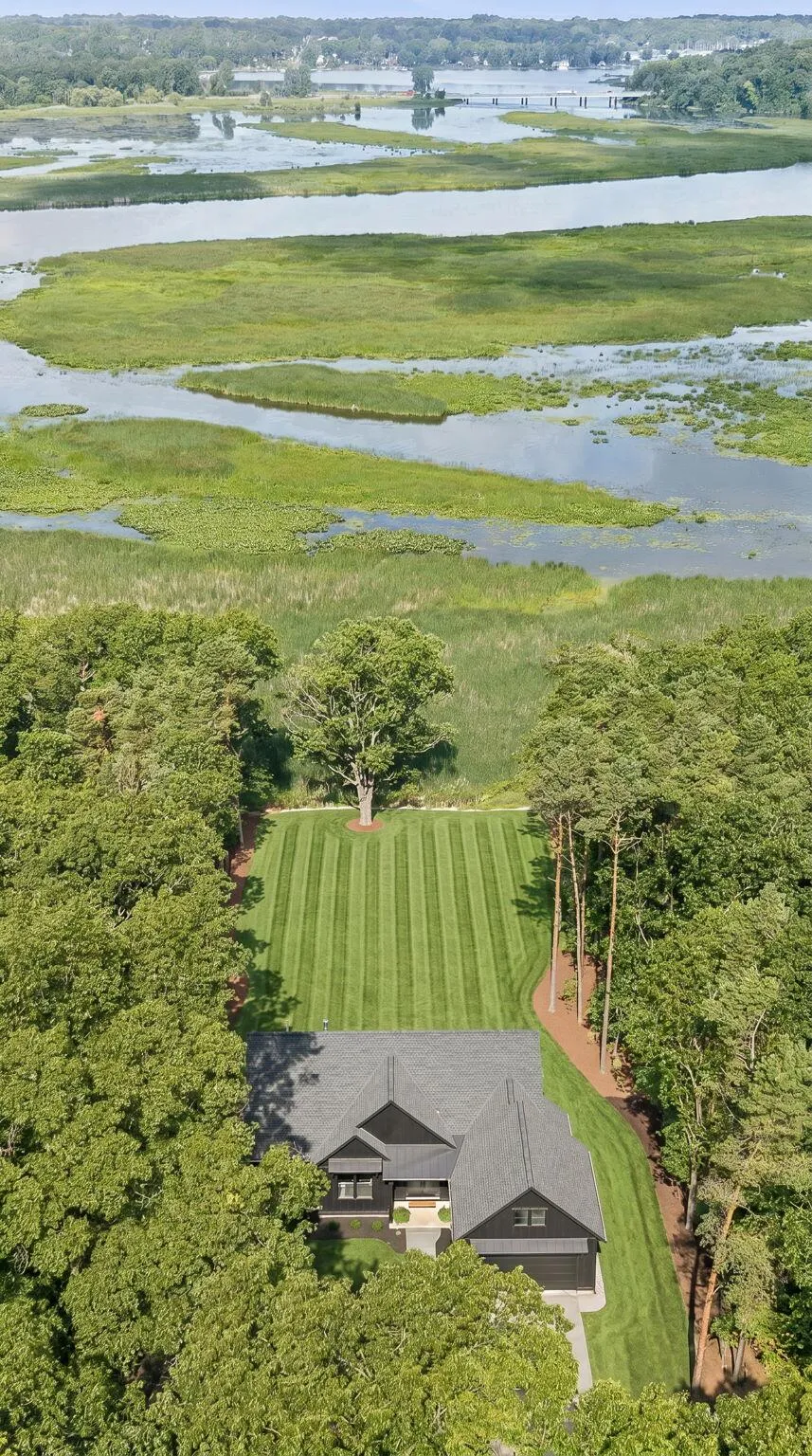 3126 Red Oak Drive Saugatuck, MI 49453
