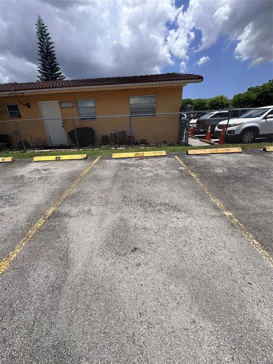 231 E 7th St #202 Hialeah, FL 33010