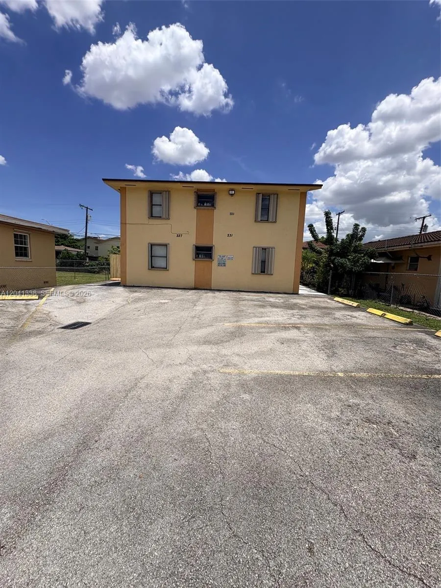 231 E 7th St #202 Hialeah, FL 33010