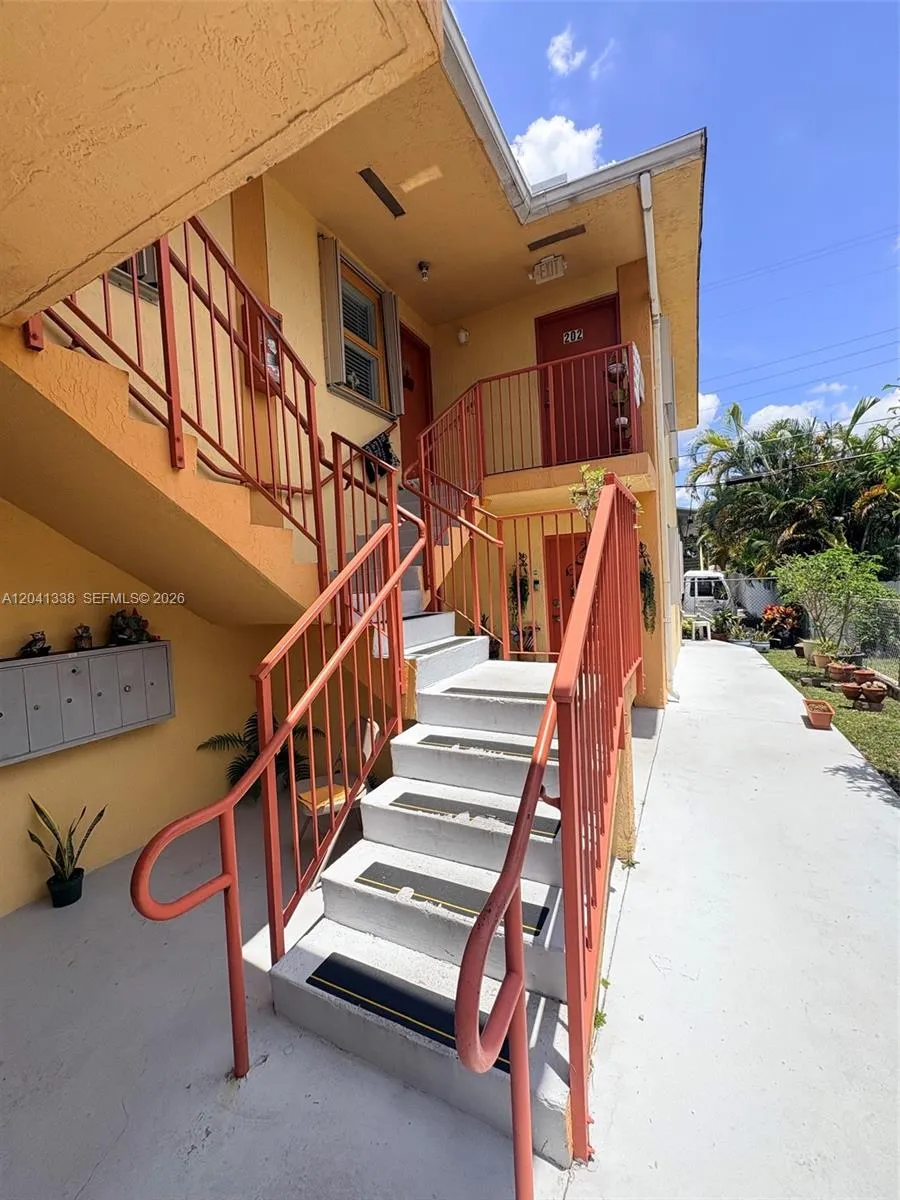 231 E 7th St #202 Hialeah, FL 33010