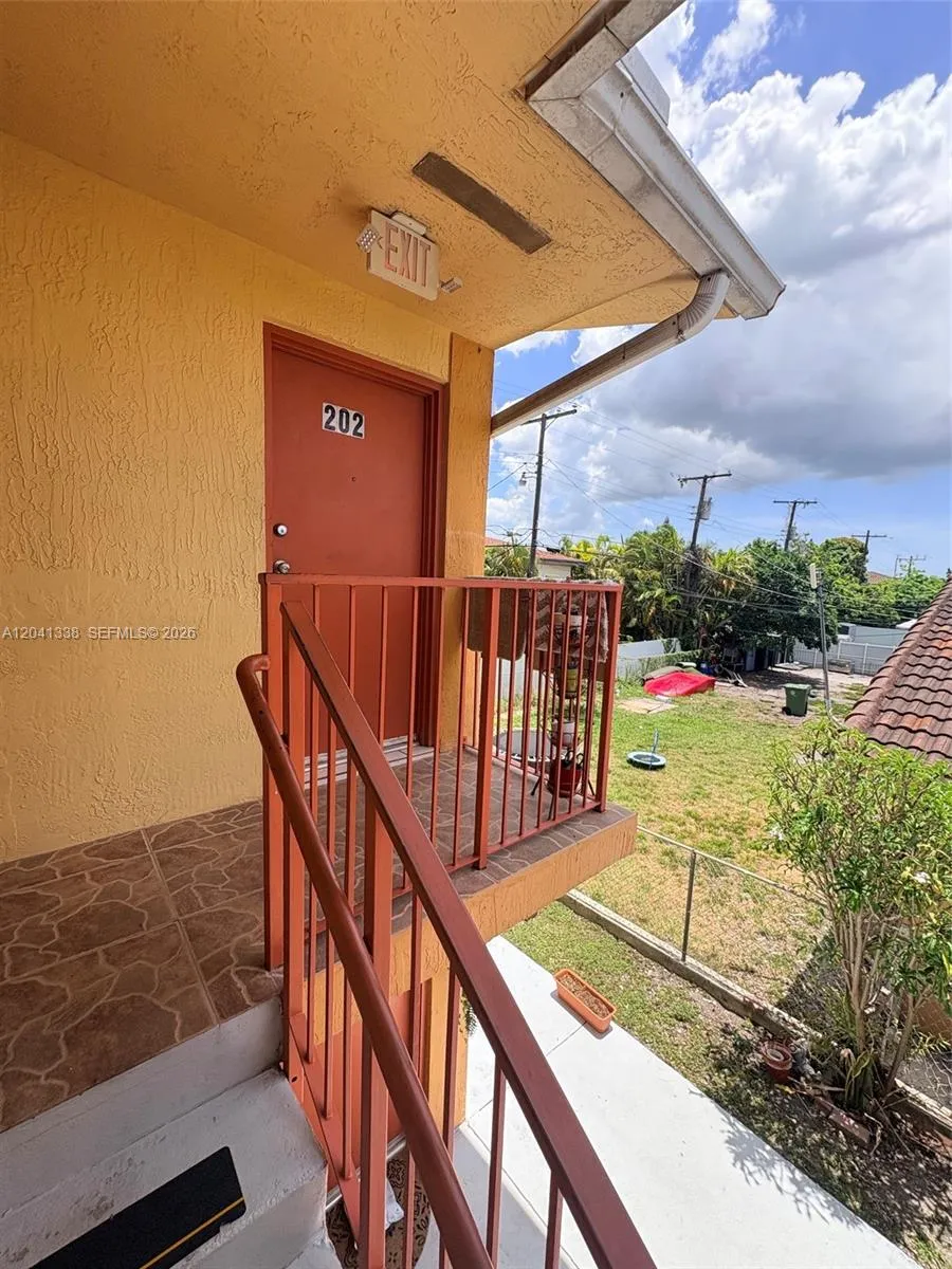 231 E 7th St #202 Hialeah, FL 33010